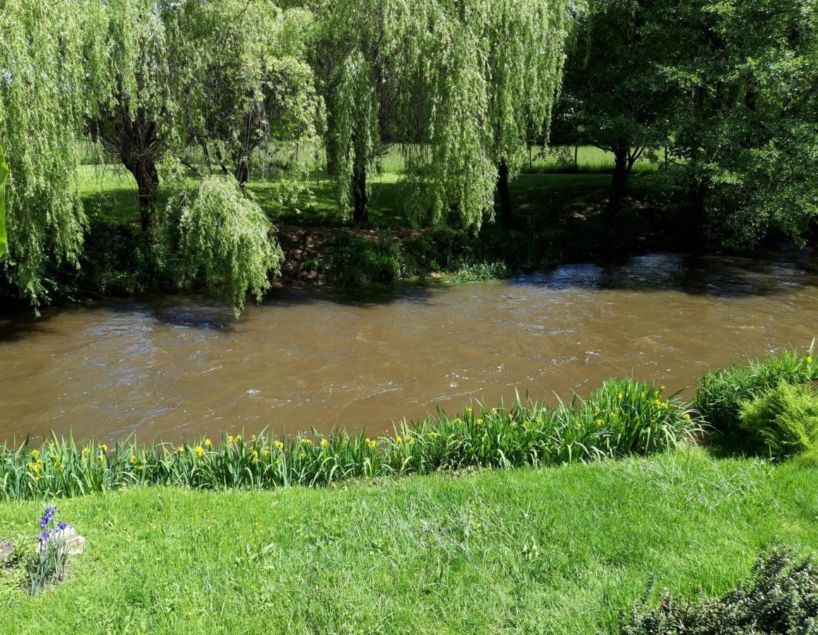 Maison Au Bord De La Riviere Dronne En Perigord Vert Saint-Front-la-Riviere Bagian luar foto